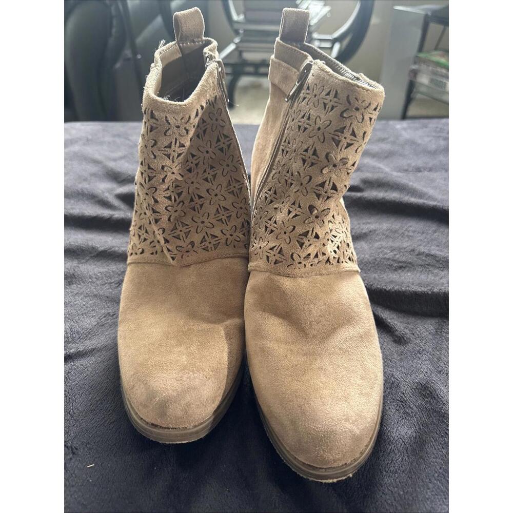 Women’s Size 10 Ankle Booties With‎ Zip By Pierre Dumas Tan